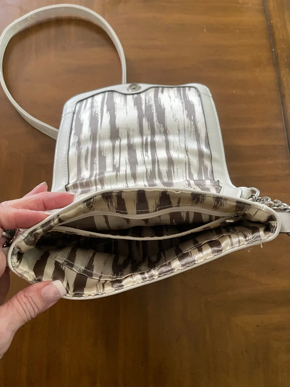 Women's White Crossbody Shoulder Bag - Sleek Minimal Design